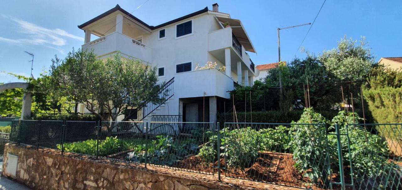 Apartments Romarin Супетар Экстерьер фото