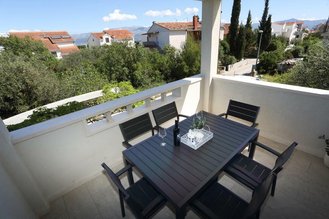 Apartments Romarin Супетар Экстерьер фото