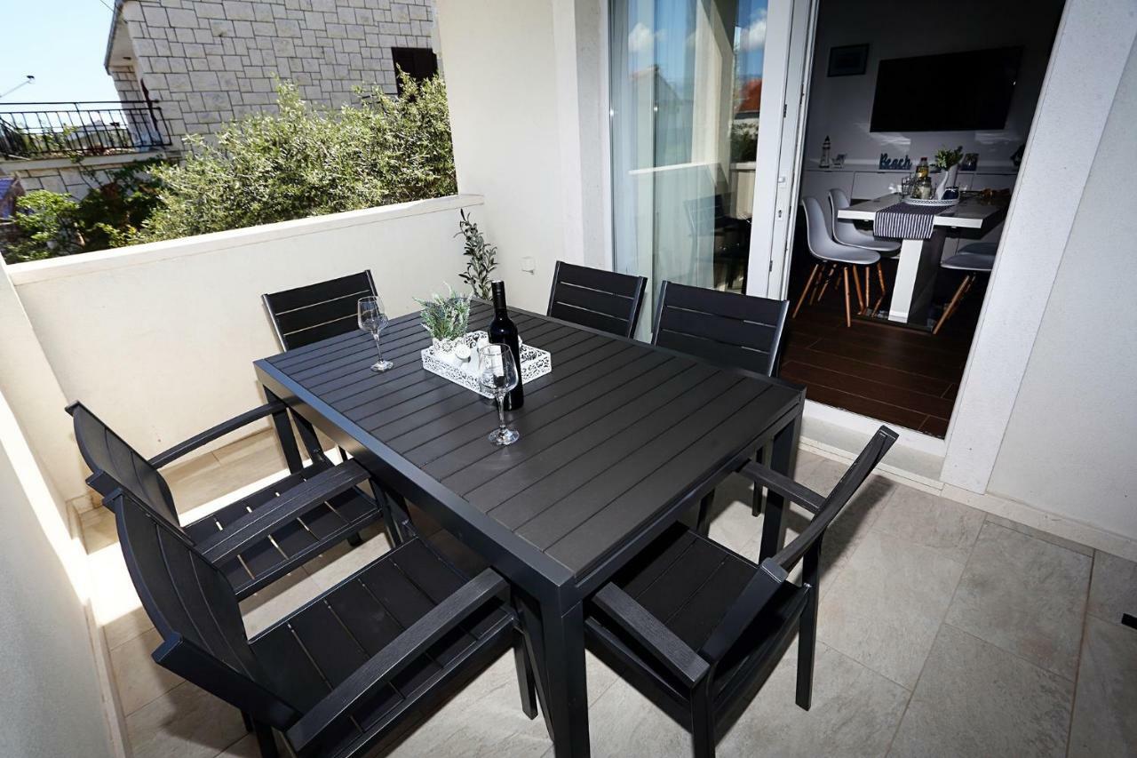 Apartments Romarin Супетар Экстерьер фото